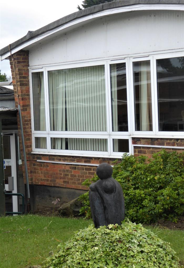 Mother and Child II sculpture by Naomi Blake located outside Infant school