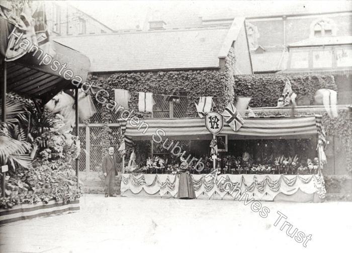 Whitechapel - Toynbee Hall Flower show 