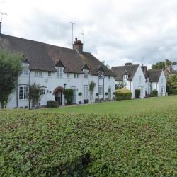 Set back Houses Willifield Way