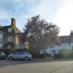 Change in House style from Lutyens Queen Anne Style  to Unwin artisan housing 