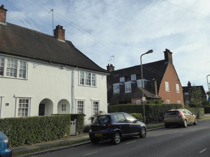 Change in house style top of Asmuns Hill with Willifield Way Brick houses