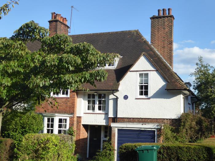 12 Southway with plaque to Harold Wilson