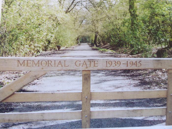 WW2 Memorial Gate (as new)